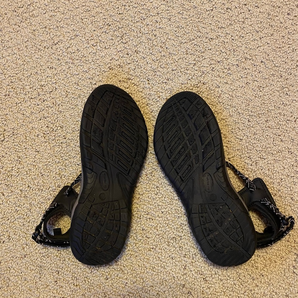 Sandals. - Picture 2 of 4